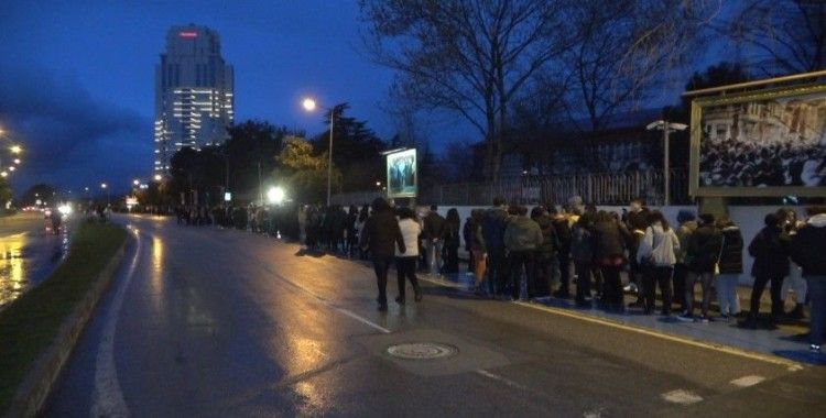Bu da konser kuyruğu