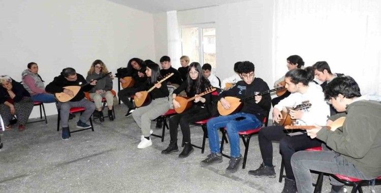 Gezici Bağlama Atölyesi ile bağlama gelecek nesillere aktarılıyor
