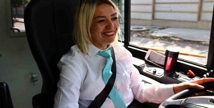 4 çocuk, 2 torun sahibi kadın otobüs şoförü olma hayaline kavuştu