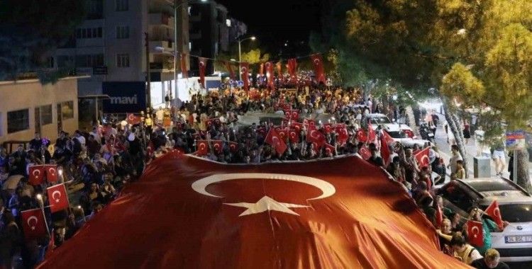 Menteşe’de 30 Ağustos coşkusu Manga konseri ve fener alayı ile taçlandı
