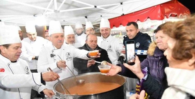 Başkan Balaban 100. Yıl Meydanında vatandaşlarla buluştu