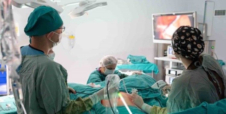 Karın ağrısıyla gitti, rahminden 7 kiloluk tümör çıktı