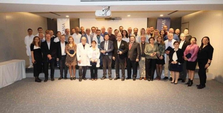Medicana İzmir’den hekimlere teşekkür plaketi