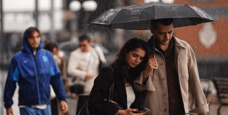 AKOM İstanbul için tarih verdi: Gök gürültülü sağanak geliyor, 'çamur yağacak'