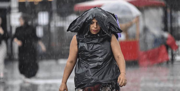 Meteoroloji'den sağanak yağmur ve kuvvetli fırtına uyarısı: Hava sıcaklıkları nasıl olacak?