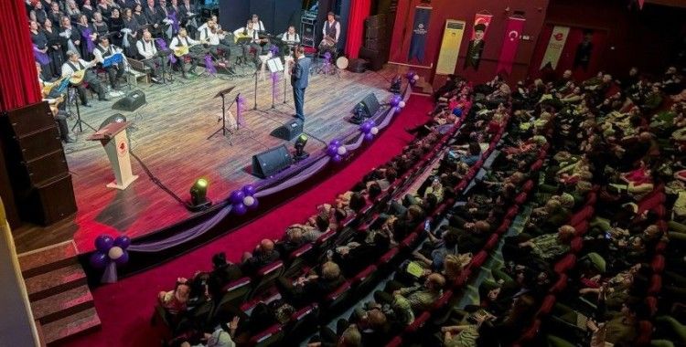 Efelerli vatandaşlar türkü dolu bir gece geçirdi