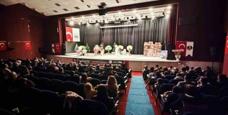 Elazığ’da tiyatro festivali yoğun ilgi gördü