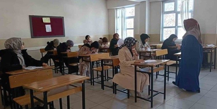 Erzincan’da umre ödüllü bilgi yarışması düzenlendi