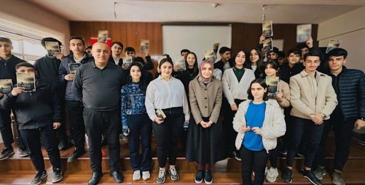 Yazar Sibel Oğuz, Yüksekovalı öğrencilerle buluştu