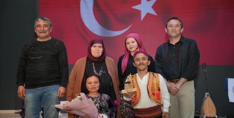 Gömeç’te engelli oyuncular minik kalplere tiyatro ile dokundu