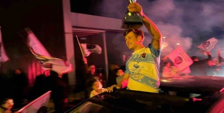Şampiyon takıma coşkulu karşılama