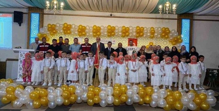 Miniklerin kapanış programı dikkat çekti