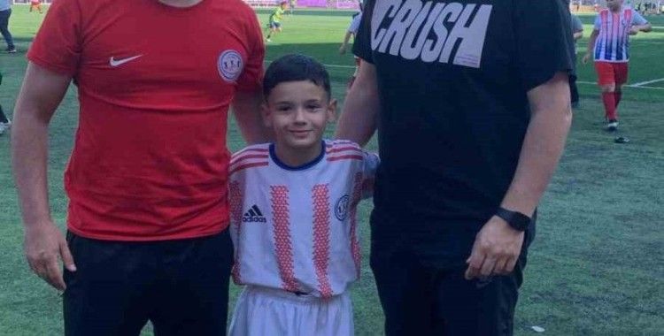 9 yaşındaki Yiğit Ali Koç, Fenerbahçe altyapısına davet edildi
