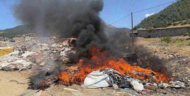 Osmaniye’de hurdalıkta çıkan yangın söndürüldü