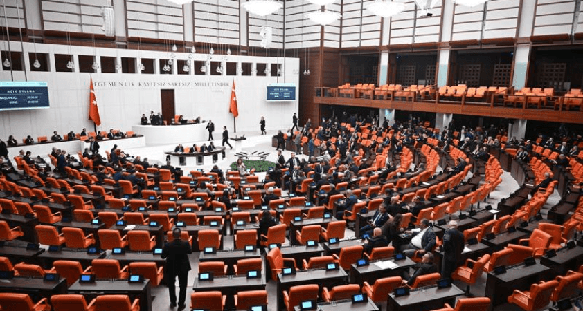 Özgür Özel, Turhan Çömez ve Turan Taşkın Özer'e ait dokunulmazlık dosyaları TBMM'de