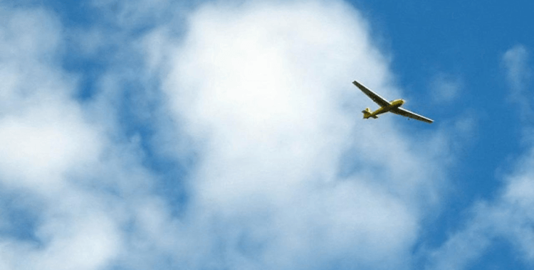 İtalya'da otoyol üzerine düşen ultra hafif uçaktaki 2 kişi öldü