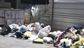 İzmir'de çöp krizi: Kentte çöp yığınları yola taştı, kötü koku etrafa yayıldı