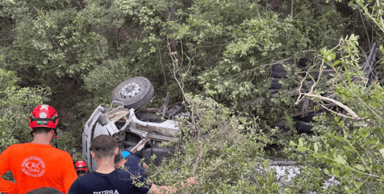 Bursa'da orman yangını bölgesine su taşıyan tanker devrildi: 3 kişi hayatını kaybetti