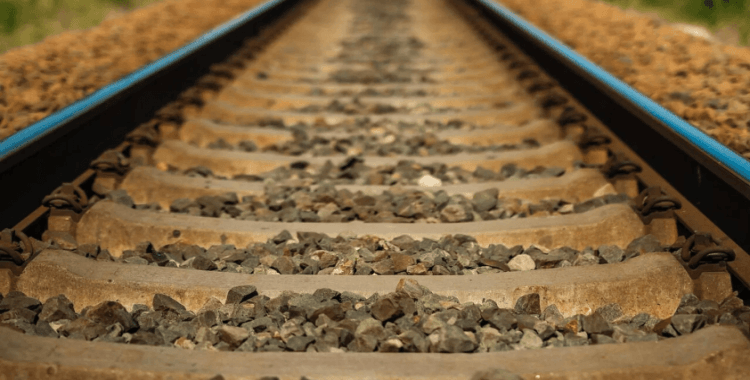 Almanya'da yolcu treni raydan çıktı: 3 ölü, çok sayıda yaralı var