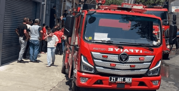 Diyarbakır'da itfaiye aracı devrildi: Bir personel hayatını kaybetti