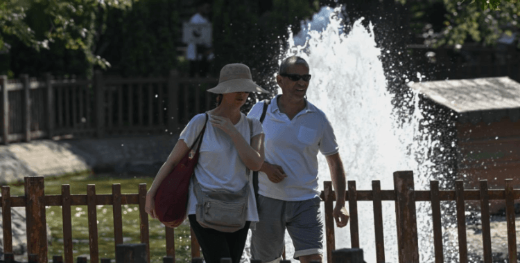 Türkiye'de 'tropikal gece' yaşanıyor: 56 ilde hava sıcaklığı 40 dereceyi aştı