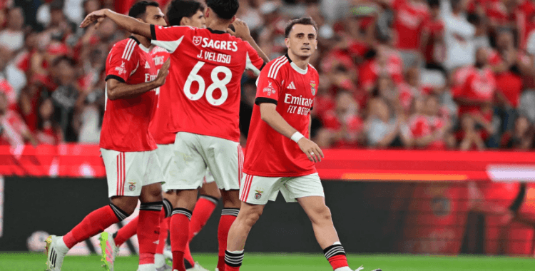 Kerem Aktürkoğlu: Fenerbahçe'nin başarısı için mücadele etmek istiyorum