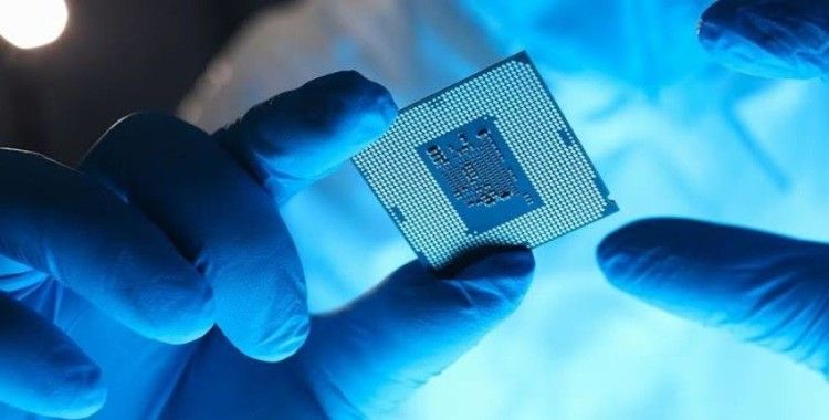 Trump, çip ithalatına yüzde 100 oranında gümrük vergisi uygulayacağını duyurdu