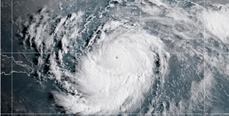 'Felaket' uyarısının ardından yetkililer teyakkuzda: Erin Kasırgası 'Kategori 5' seviyesine ulaştı