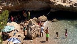 Datça'da sahilde dinlenen fok için bölgeye güvenlik şeridi çekildi