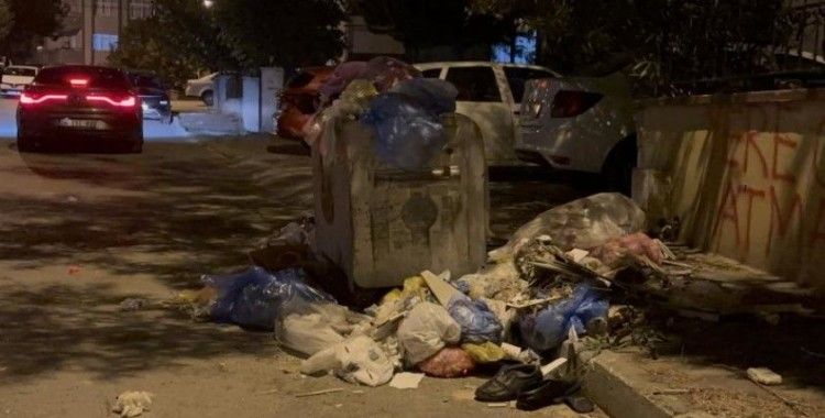 Kartal'da işçiler 'eksik ödeme yapıldığı' gerekçesiyle çöpleri toplamadı