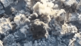 Soykırımcı İsrail, Gazze'de patlayıcı robotlarla sivil binaları havaya uçuruyor