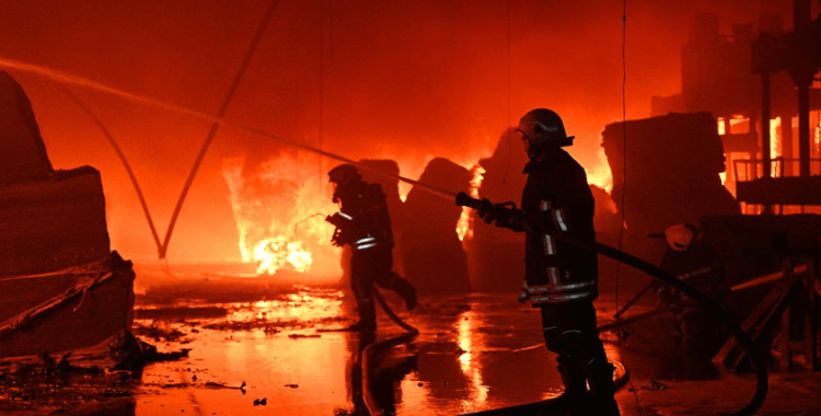 Kayseri'de keçe fabrikasında çıkan yangın 15.saatte kontrol altına alındı