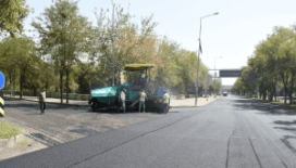 11 kilometrelik 11 cadde ve bulvara 30 bin ton asfalt serildi