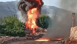 Şırnak’ta yol çalışmasında hasar gören petrol borusu alev aldı