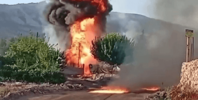 Şırnak’ta yol çalışmasında hasar gören petrol borusu alev aldı