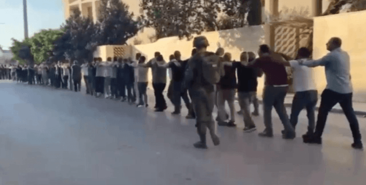 İşgalci İsrail, Batı Şeria'da yüzlerce Filistinliyi alıkoydu