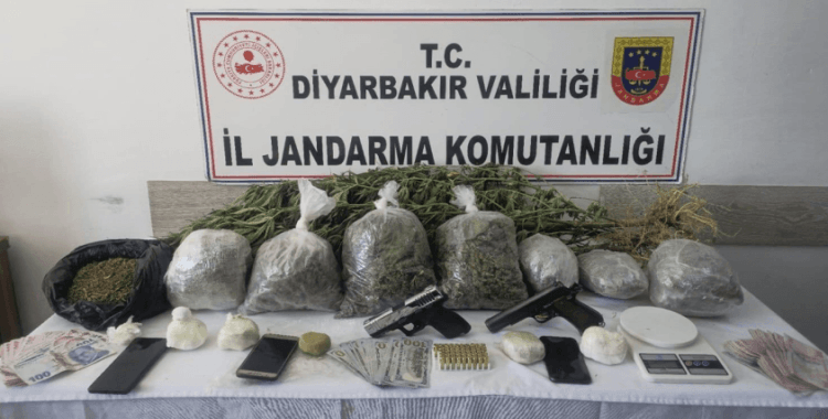 Diyarbakır'da 45 kilo esrar ele geçirildi