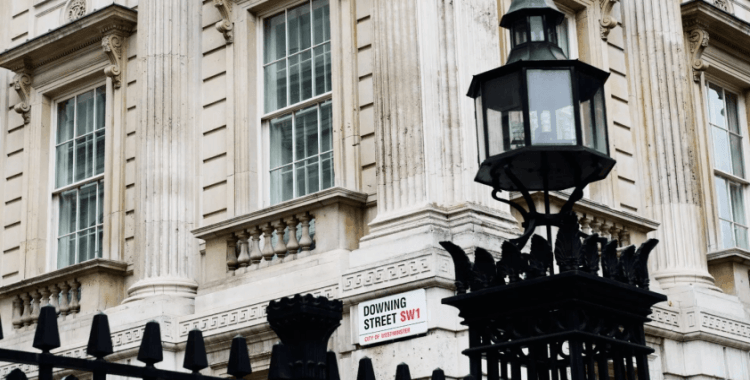 İngiltere, zorunlu dijital kimlik uygulamasına geçiyor