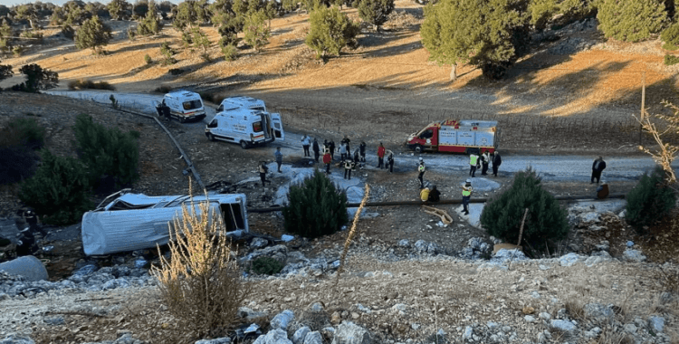 İşçileri taşıyan servis şarampole yuvarlandı: 5 can kaybı, 14 kişi yaralı