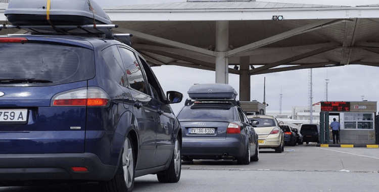 Resmi Gazete'de yayımlandı: Yabancı plakalı araçlara kesilen ceza ödenmeden yurt dışı çıkışı yapılamayacak