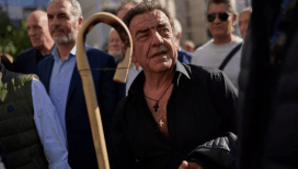 Yunan çiftçilerden Ati̇na’da sert protesto, Miçotakis’in uçağının yolu kapatıldı: 'Tarımımızı kurtarın'